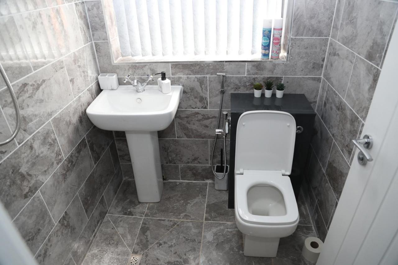 Homely 1-Bed Apartment In Birmingham Bagian luar foto